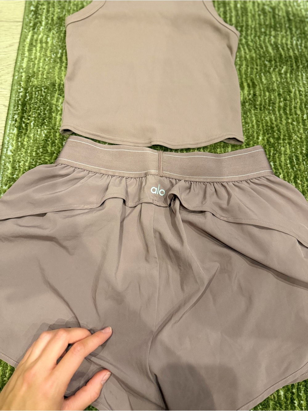 ALO Yoga - Goddess Ribbed Go To Tank & Shorts - Picture 4 of 7